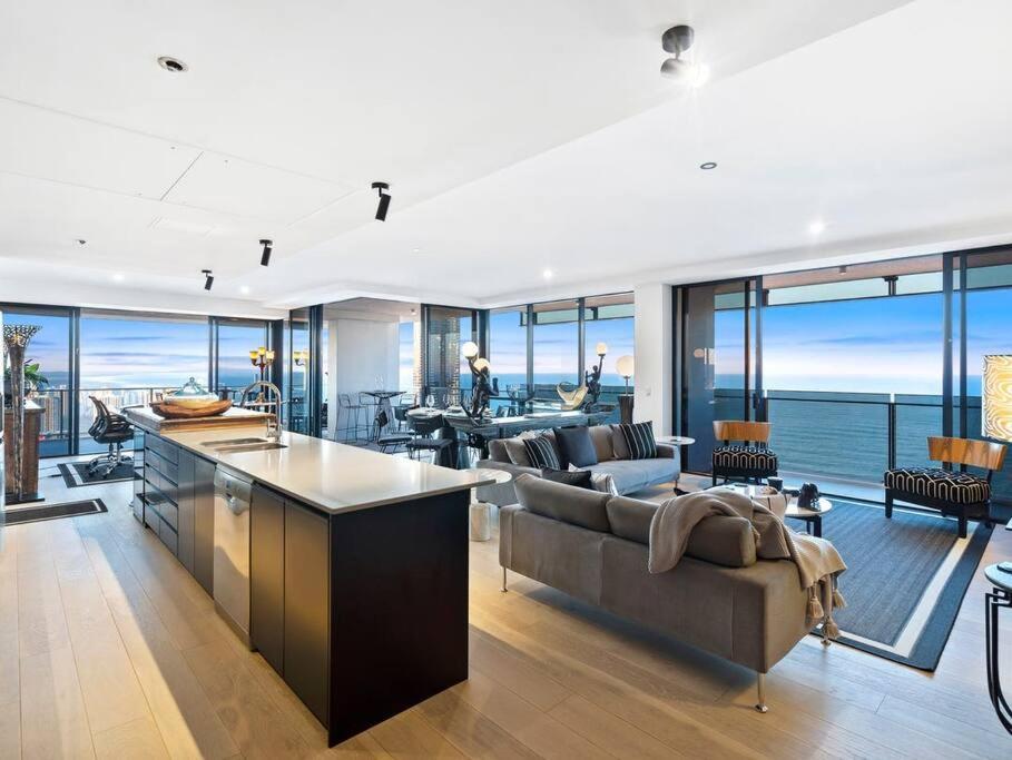 Exclusive Circle On Cavil Sub-Penthouse Luxury Apt - Hosted By Coastal Letting โกลด์โคสต์ ภายนอก รูปภาพ