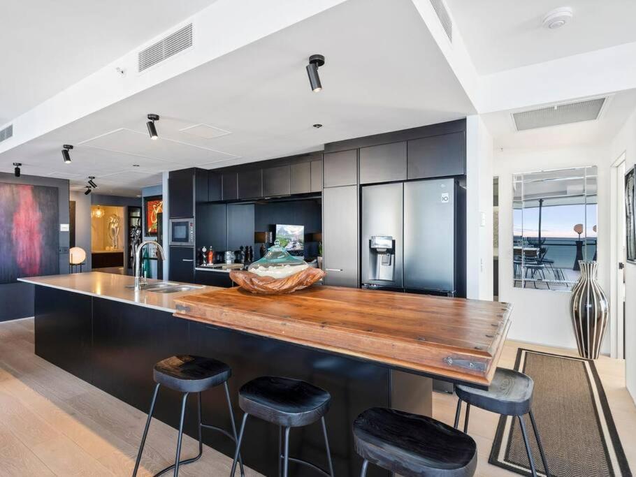 Exclusive Circle On Cavil Sub-Penthouse Luxury Apt - Hosted By Coastal Letting โกลด์โคสต์ ภายนอก รูปภาพ