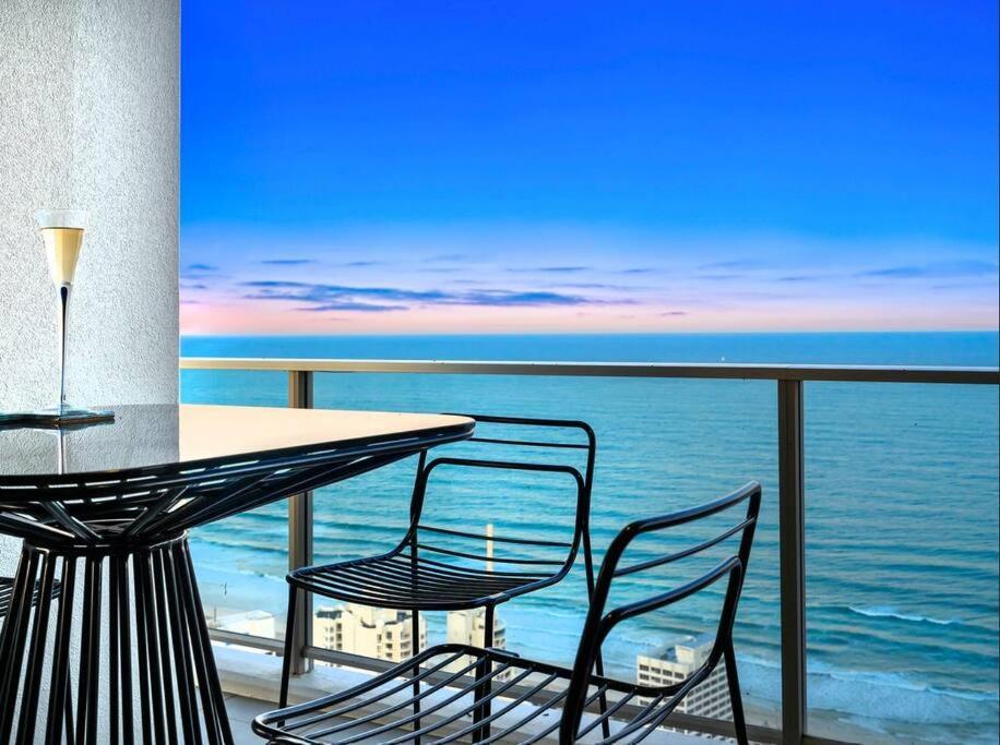 Exclusive Circle On Cavil Sub-Penthouse Luxury Apt - Hosted By Coastal Letting โกลด์โคสต์ ภายนอก รูปภาพ
