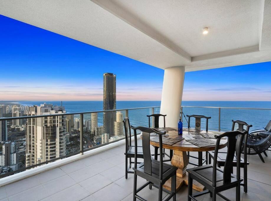 Exclusive Circle On Cavil Sub-Penthouse Luxury Apt - Hosted By Coastal Letting โกลด์โคสต์ ภายนอก รูปภาพ