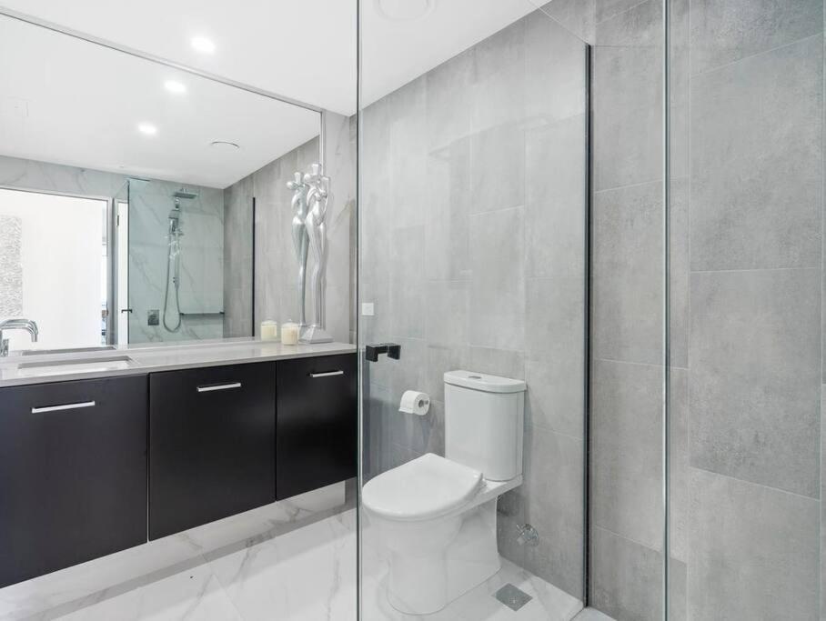 Exclusive Circle On Cavil Sub-Penthouse Luxury Apt - Hosted By Coastal Letting โกลด์โคสต์ ภายนอก รูปภาพ