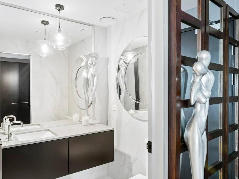 Exclusive Circle On Cavil Sub-Penthouse Luxury Apt - Hosted By Coastal Letting โกลด์โคสต์ ภายนอก รูปภาพ