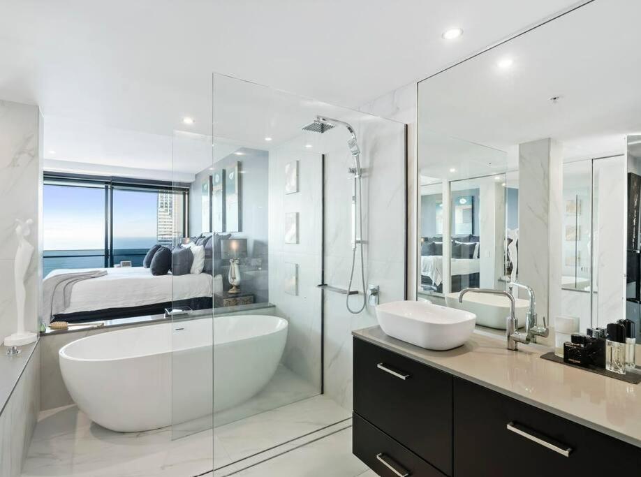 Exclusive Circle On Cavil Sub-Penthouse Luxury Apt - Hosted By Coastal Letting โกลด์โคสต์ ภายนอก รูปภาพ